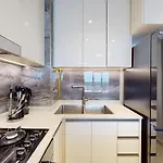 Fam Living - Nobles Tower Retreat With Stunning Meydan Views